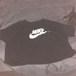NIKE cropped shirt
